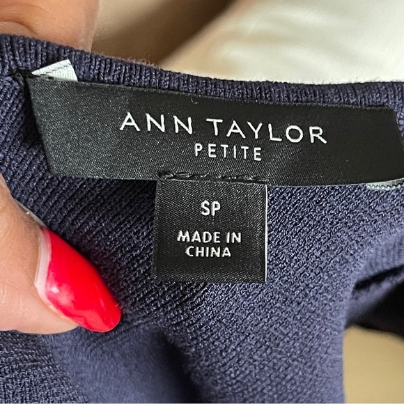 ANN TAYLOR | Navy Blue Bell Short Sleeve Stretchy Blouse Sz SP - Picture 6 of 8